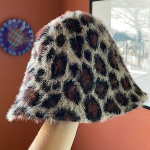 Urban Outfitters Adorable Fuzzy Faux Fur Leopard Print Bucket Hat, One Size